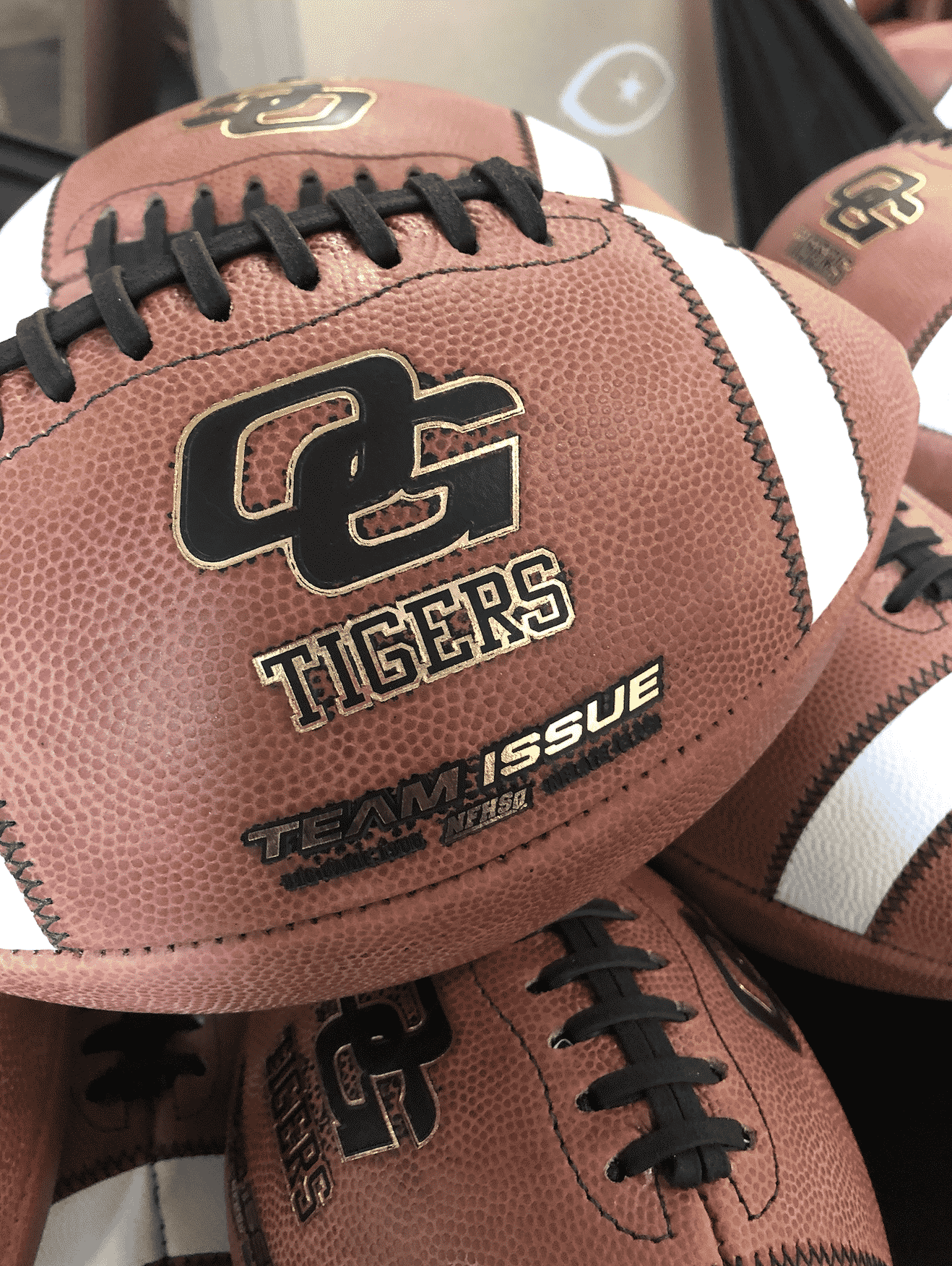 WHAT SIZE FOOTBALL SHOULD I BUY? - Big Game USA